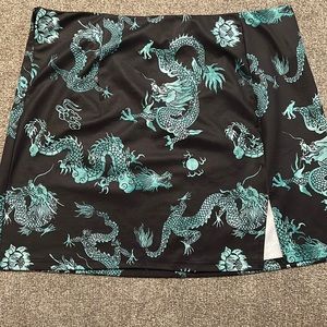 SHEIN 3XL (equates to 2xl) black & green 19.5 in long skirt. Front slit. Zipper